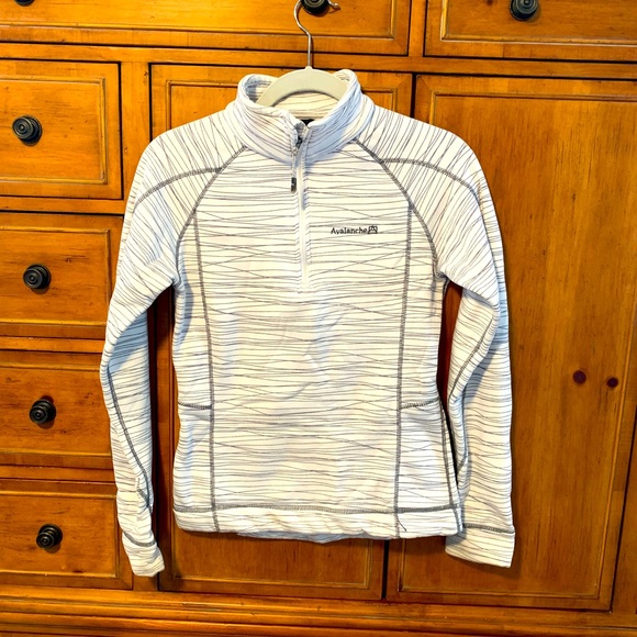 Avalanche Tops - Avalanche black and white sweater, size small